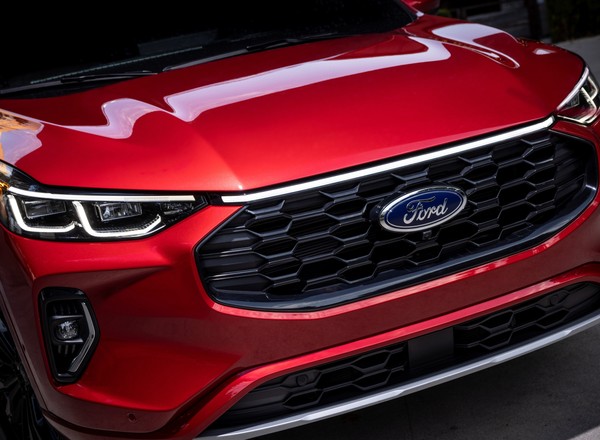 Ford Kuga po modernizacji. Czy zmieni się tak jak jego odpowiednik z USA?