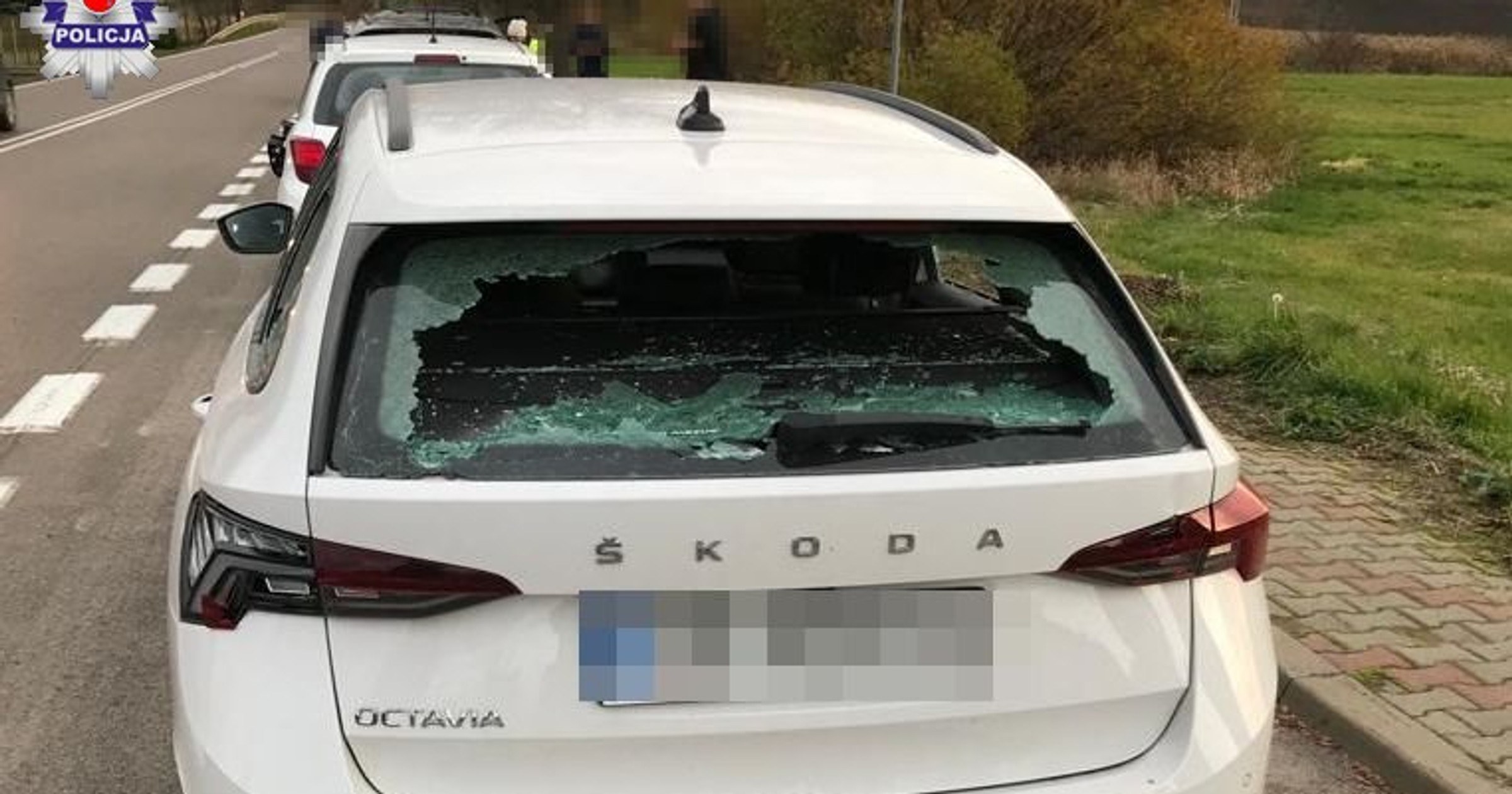 Pobudzony i agresywny 39-latek prętem uszkodził sześć przypadkowych samochodów