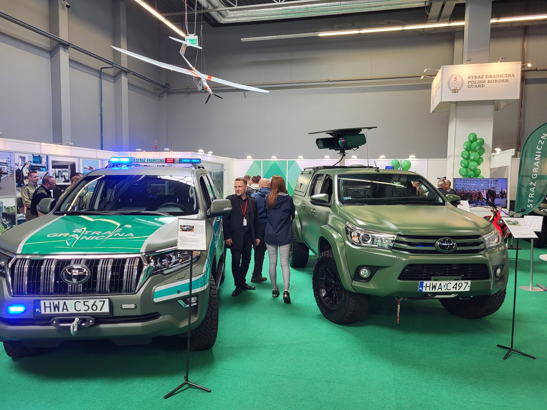Swój sprzęt pokazywała też Straż Graniczna – na zdjęciu Toyoty, ale na stoisku pokazywano również Jeepa Wranglera. Widoczny na zdjęciu  HiLux to wersja do obserwacji granicy, wyposażona w systemy optoelektroniczne, takie same jak te stosowane na wieżach obserwacyjnych.