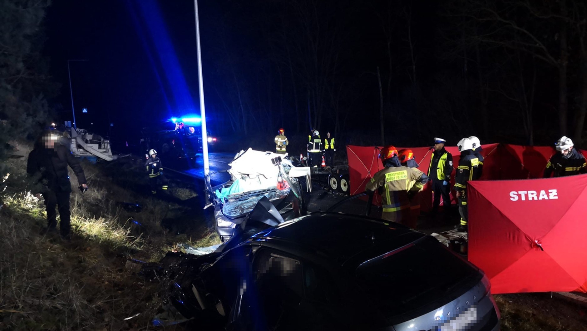 Wypadek na DK10 – łódź zmiażdżyła samochód