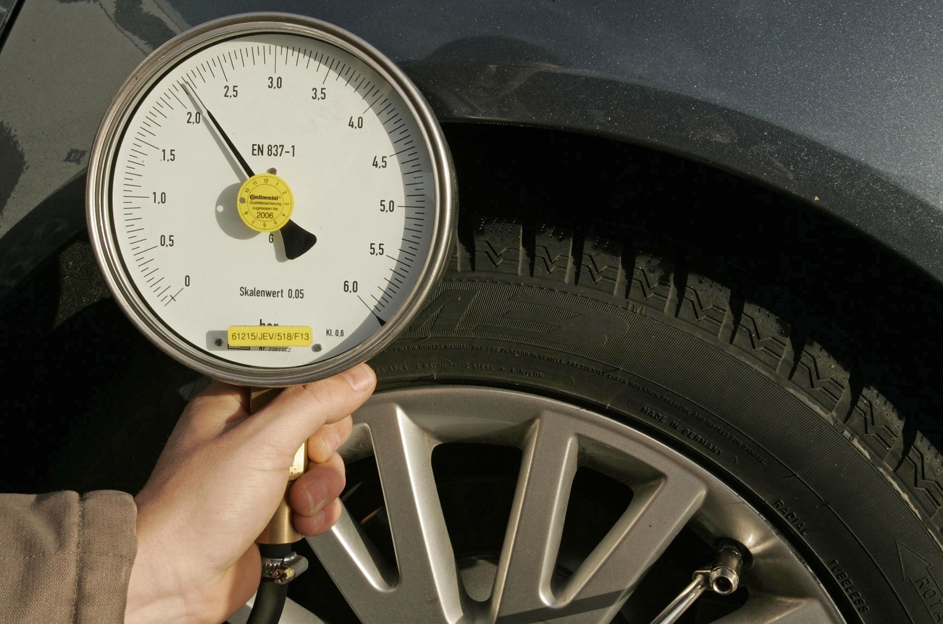 Pomiar ciśnienia w oponie