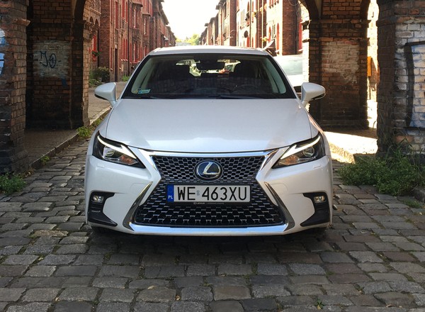 Lexus CT 200h – starzeje się i... mocno tanieje