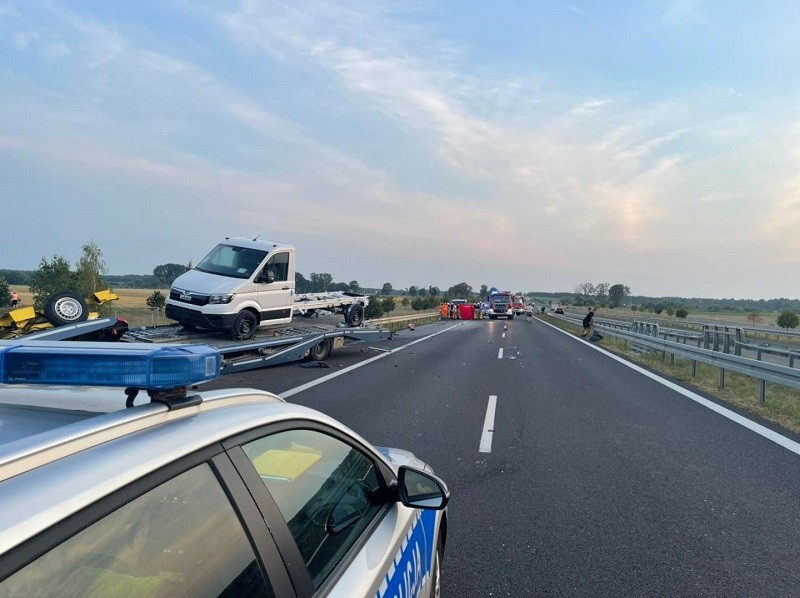 27-latek, który na drodze S5 ładował na lawetę zepsuty samochód, zginął po potrąceniu przez ciężarówkę