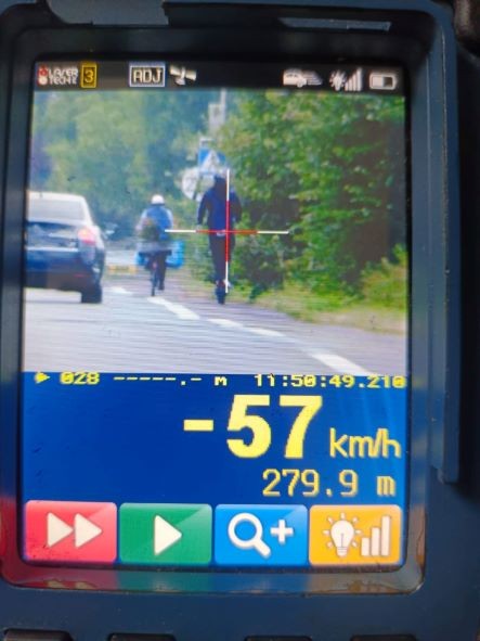 Jechał hulajnogą z prędkości 57 km na godz.
