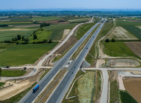 GDDKiA otworzyła obie jezdnie na drodze S7. Wkrótce otwarte zostaną też dwa węzły
