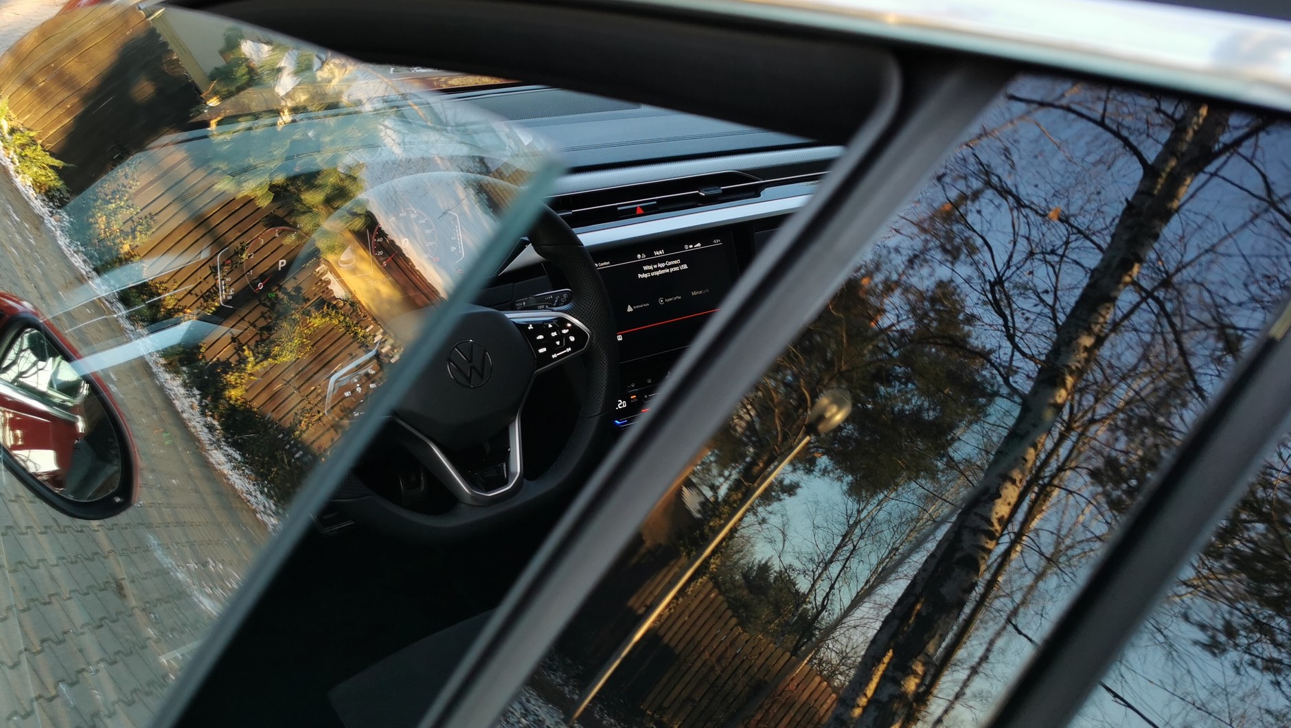 VW Arteon ma bezramkowe drzwi