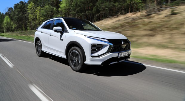 Dobra hybryda, auto takie sobie - sprawdzamy odmienionego SUV-a Mitsubishi