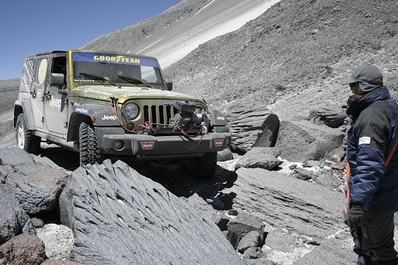 Jeepem Wrangler Unlimited Rubicon na wysokość 6646 m n. p. m.