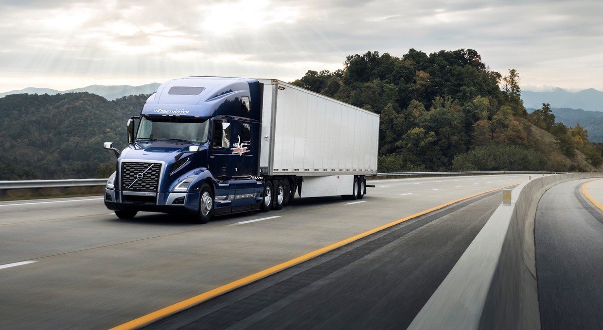 Przejechał ciężarówką 14 mln km. Teraz idzie na emeryturę. Ile ma lat?