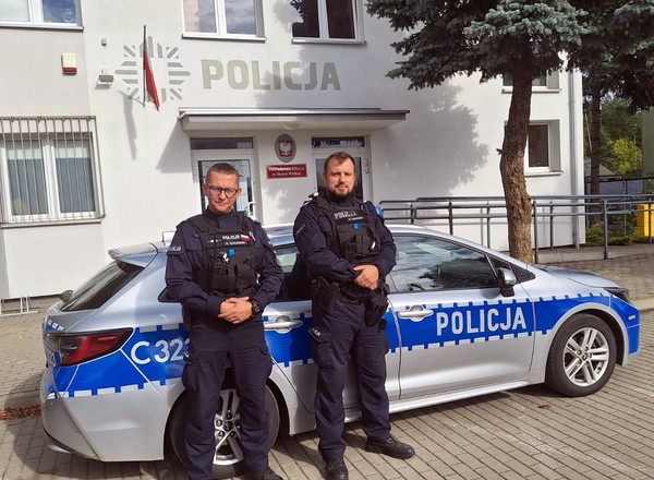 Kierowca bmw "migał" policjantom. Natychmiast pojechali do szpitala
