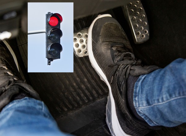 Robisz tak na czerwonym świetle? Ten błąd popełniają nawet doświadczeni kierowcy