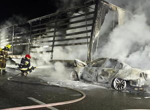 Auto osobowe zderzyło się z ciężarówką. Śmiertelny wypadek na A2