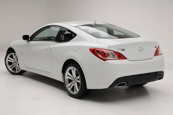 Hyundai Genesis R-Spec – bardziej sportowy