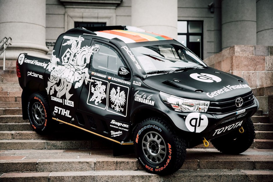 Toyota Hilux Black Hawk V litewsko-polskiego teamu Pitlane przygotowana na Rajd Dakar