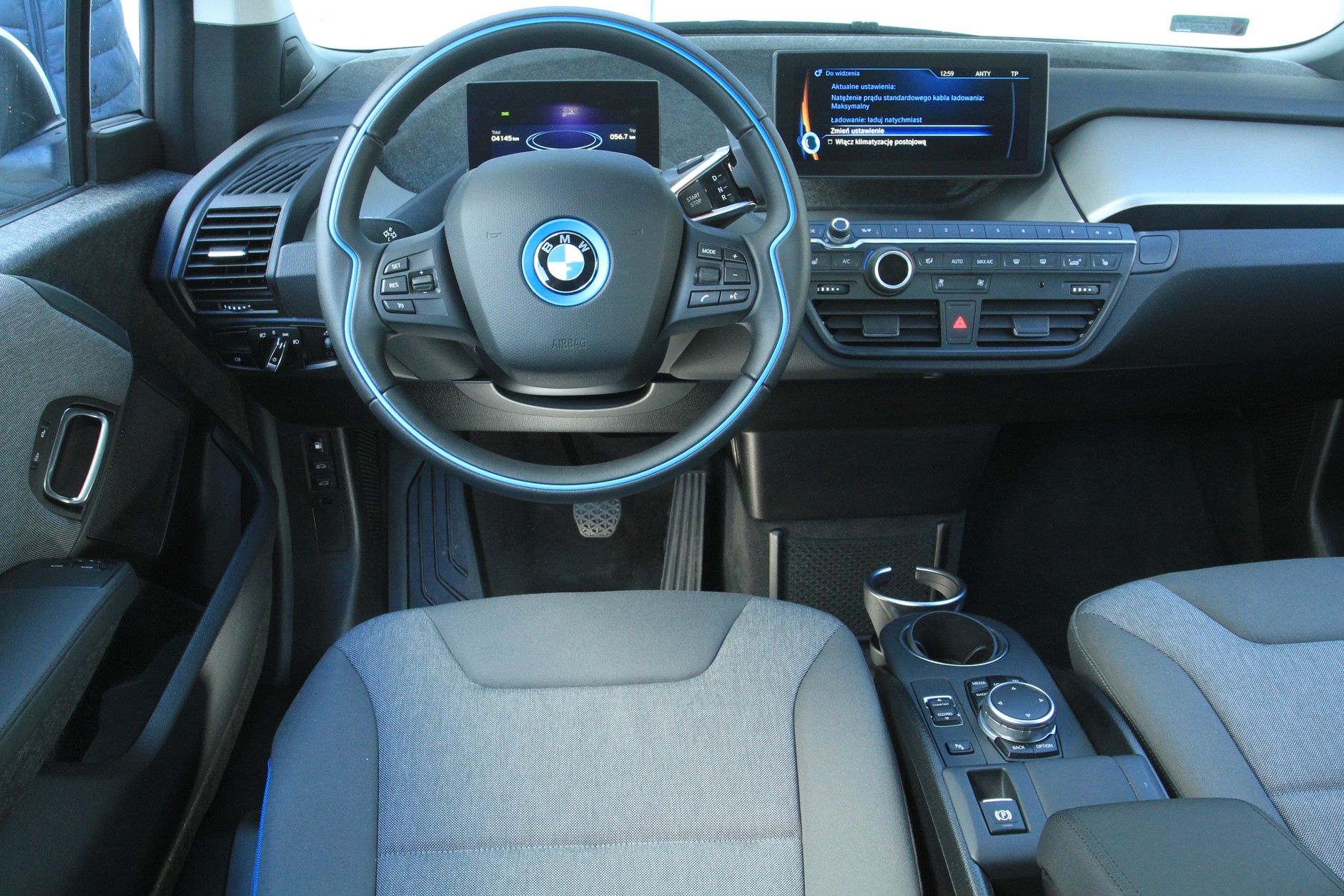 Elementy z recyklingu zaczęły się pojawiać w samochodach już wiele lat temu. Były już m.in. w BMW i3