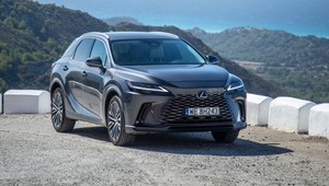 Największy i najdroższy SUV Lexusa sprzedaje się najlepiej