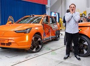 Widziałem na własne oczy crash test trzech elektryków. Manekiny były niewzruszone