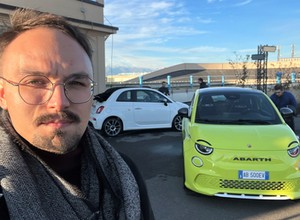 Abarth 500e nie ma wydechu, ale i tak grzmi jak szalony. Słyszałem go na premierze