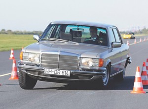 Mercedes 450 SEL 6.9 - potęga pojemności