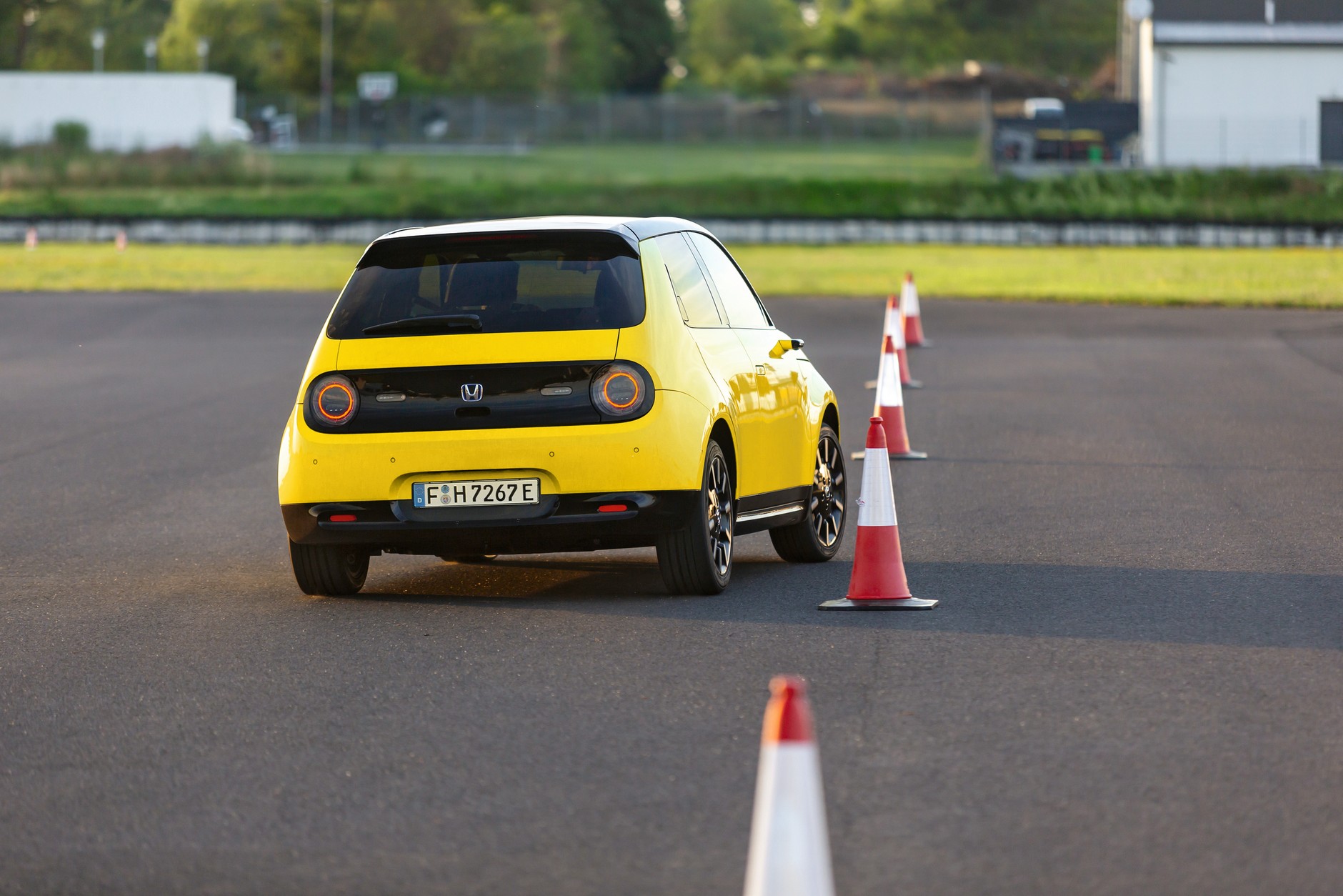 Honda e prowadzi się zwinnie