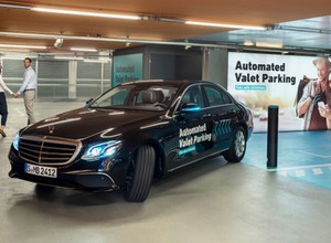 Podjedź, wyjdź, kliknij – prawdziwe automatyczne parkowanie