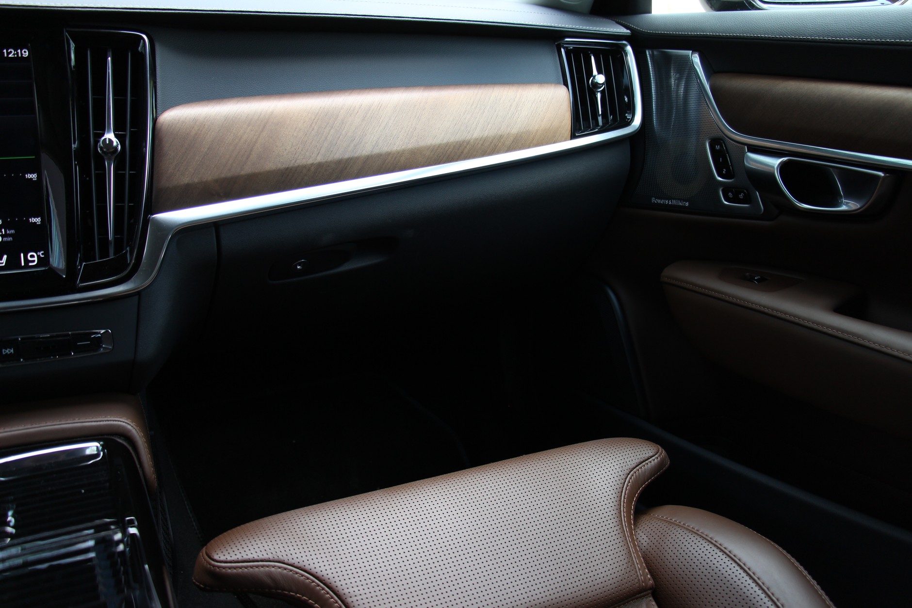 Volvo S90 T8 Inscription – Hybryda nie do oszczędzania