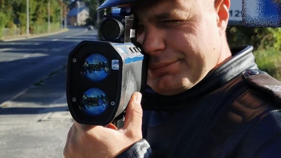 Obraz pochodzący z serwisu https://jelenia-gora.policja.gov.pl/dje/aktualnosci/bieza/120252,Predkosc-pod-lupa-jeleniogorskiej-drogowki-Kierowcy-noga-z-gazu.html