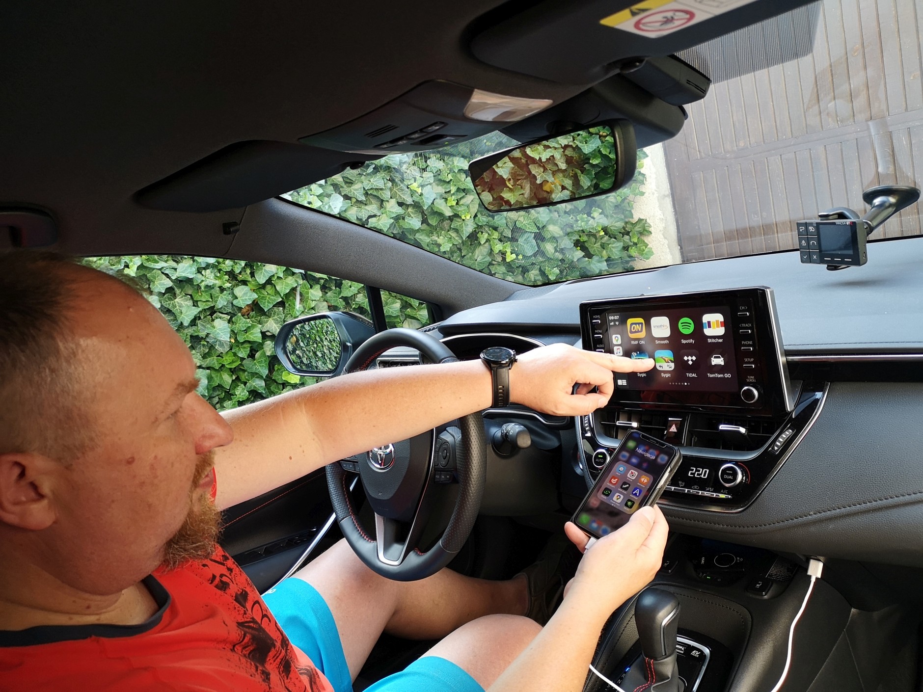 Android Auto i CarPlay w samochodzie