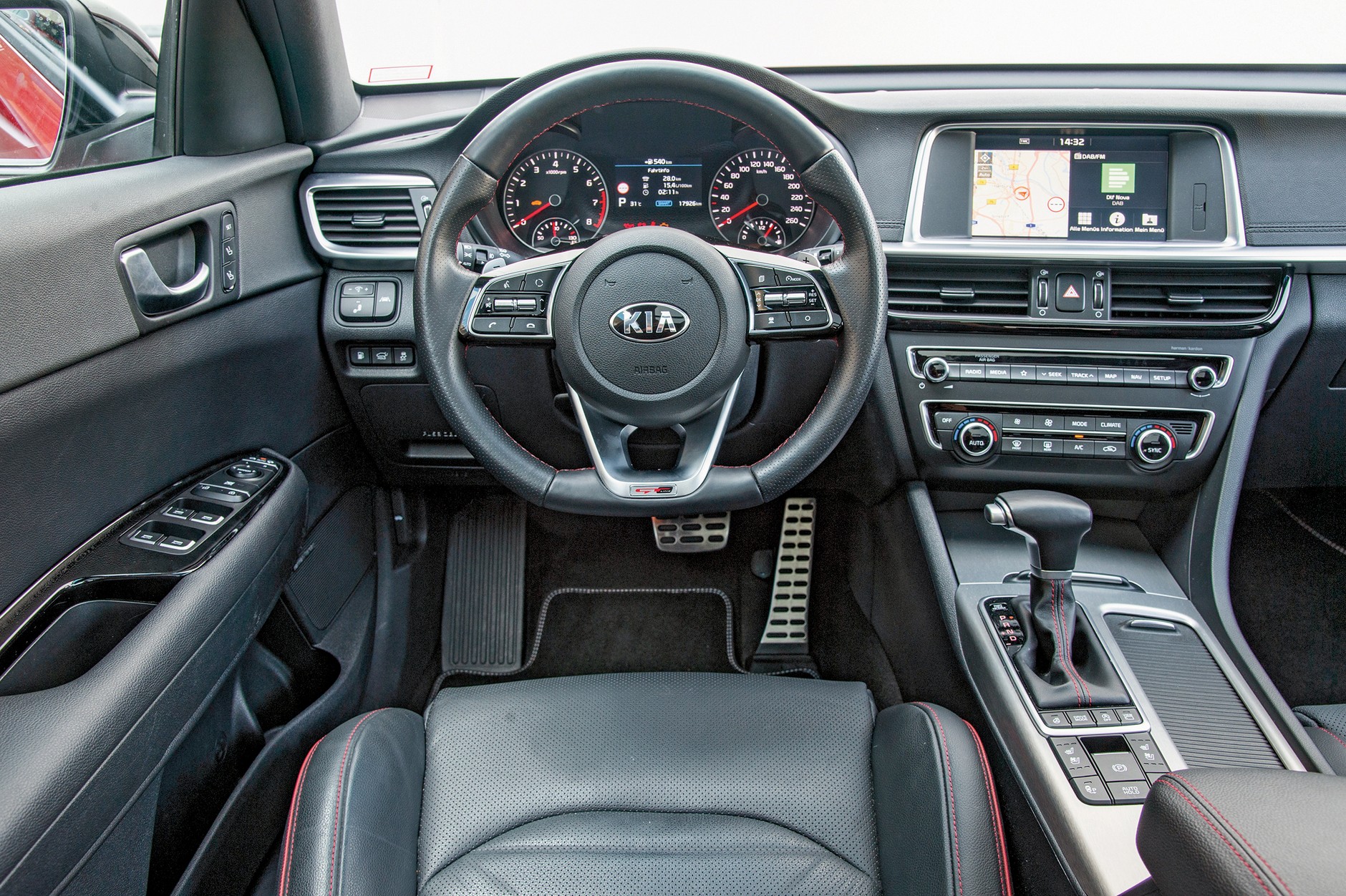 Cztery kombi klasy średniej - KIA