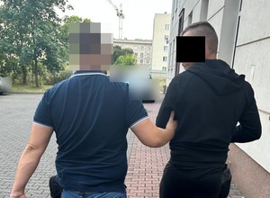 Miał naprawić BMW, ale jego cel był inny. Właściciel auta zaalarmował policję