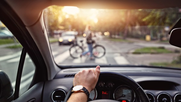 Jedziesz w mieście 50 km/h? Zdaniem Dobromira Sośnierza jesteś "ofiarą losu"