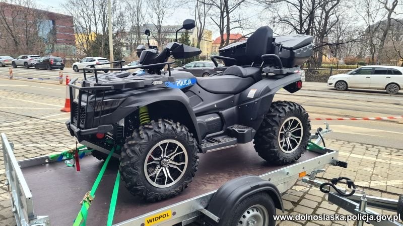 Policyjny quad TGB