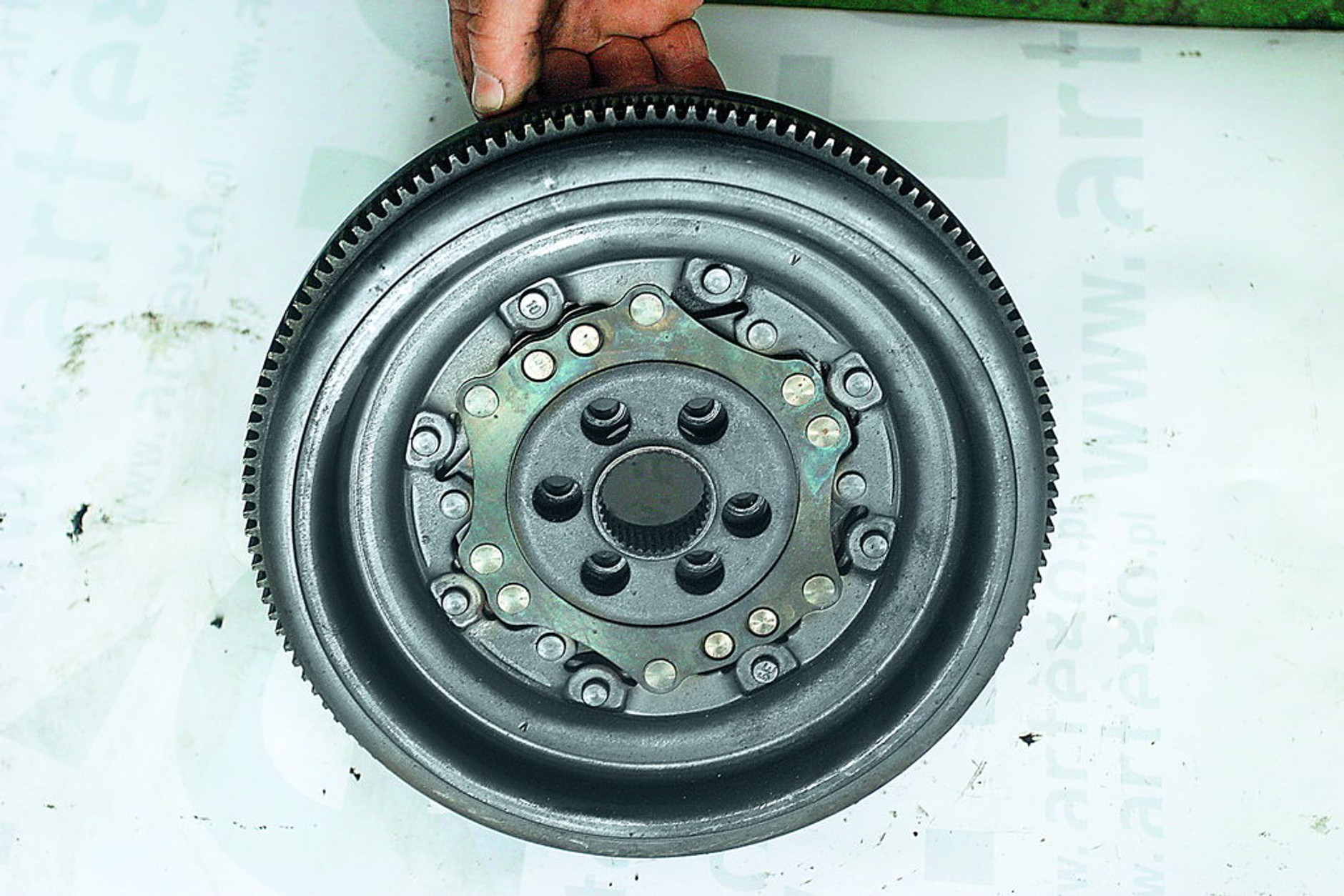 Słabe punkty: dwumasowe koło zamachowe.