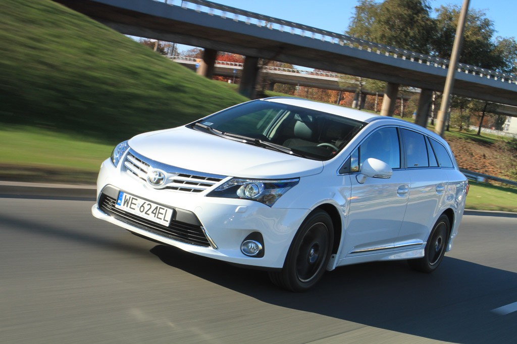 Test Toyoty Avensis Kombi 2.0 D-4D: rodzinnie i sportowo