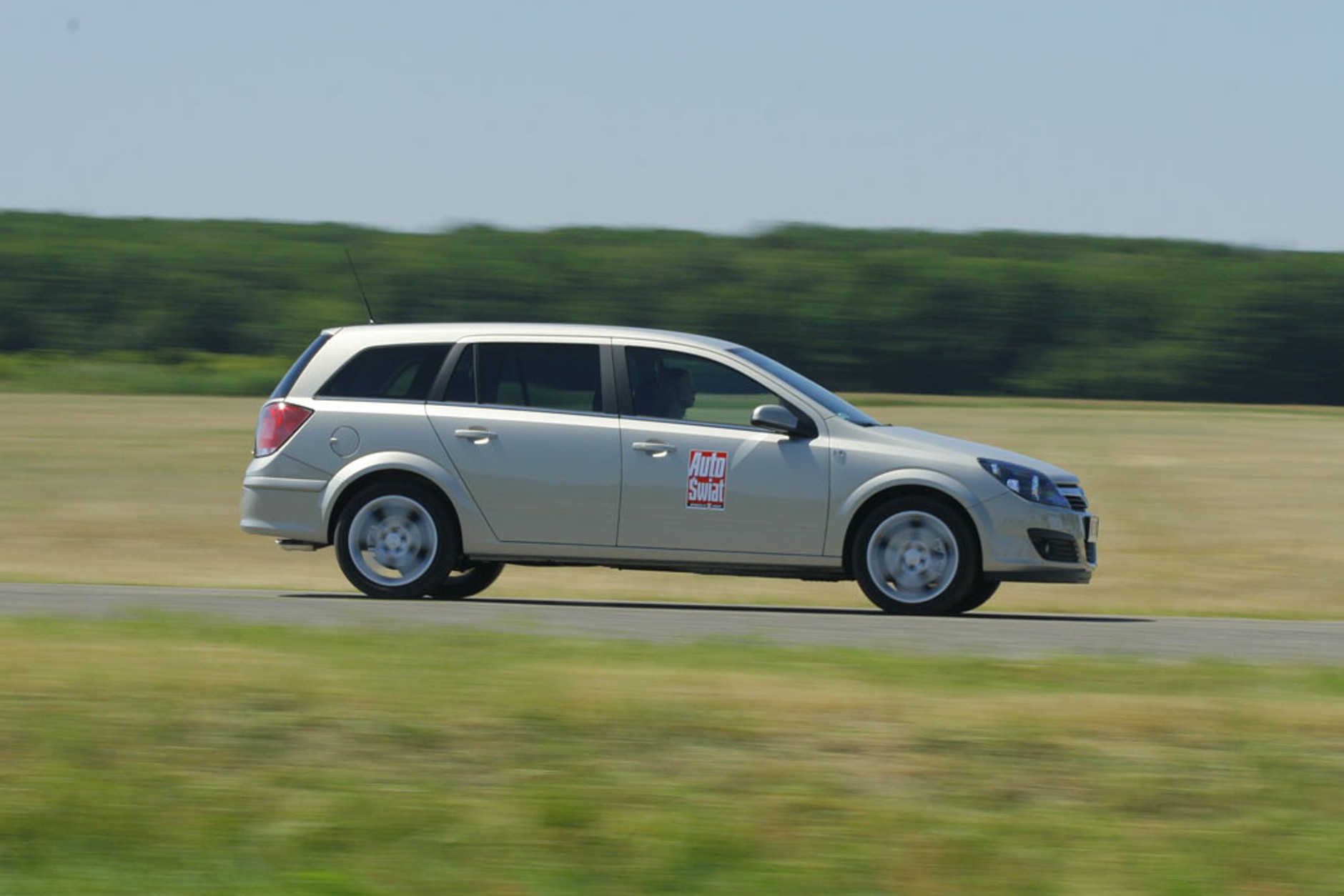 Opel Astra III (lata prod. 2004-11) cena od 12 500 zł Polecana wersja: 1.6/105 KM