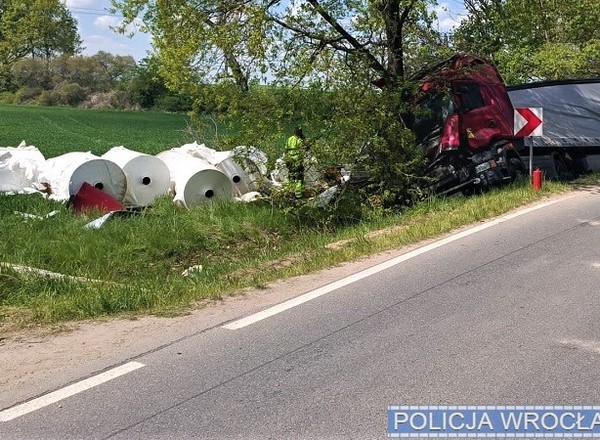 Świadkowie uratowali kierowcę z płonącej ciężarówki. Mocno się zdziwili