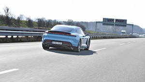 Skazani na jazdę od ładowarki do ładowarki? Test zasięgu aut elektrycznych na autostradzie