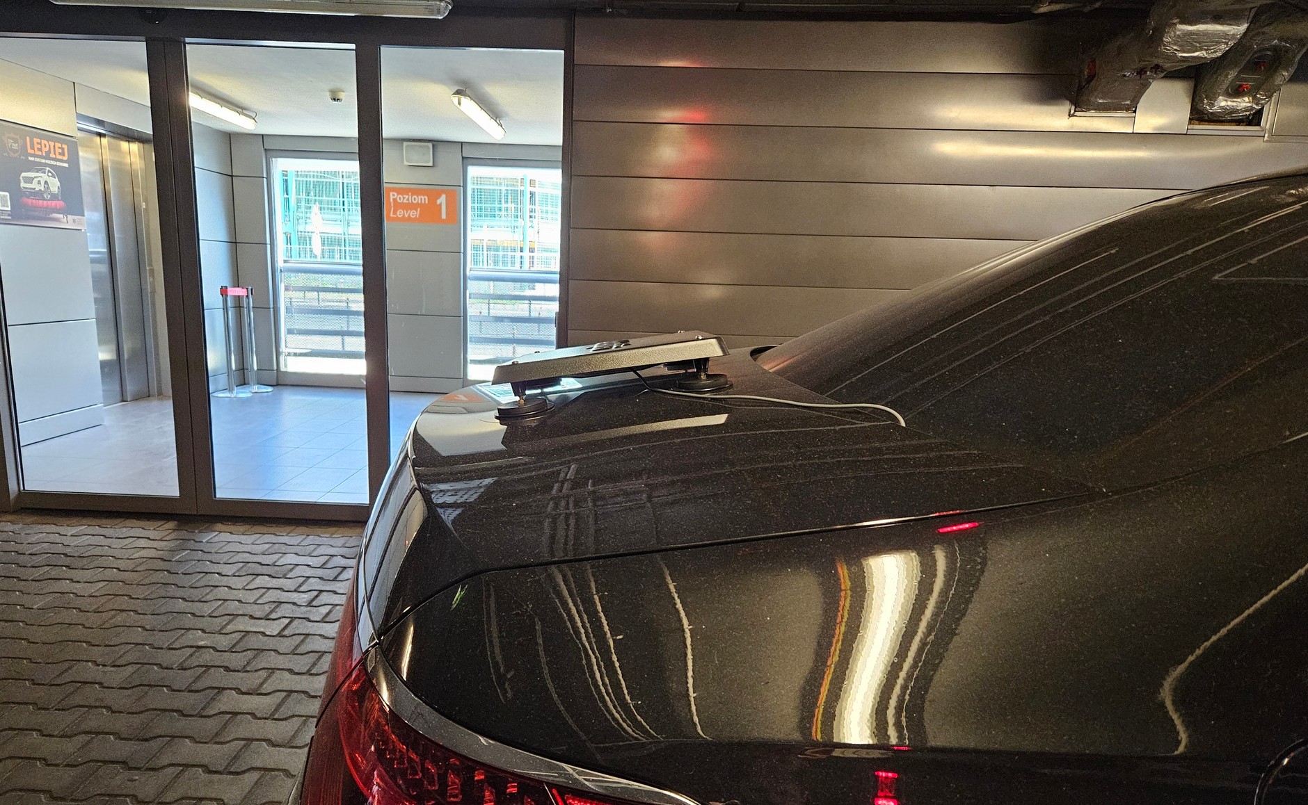 Adaptis — adapter zamontowany na bagażniku mercedesa z Ukrainy