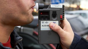 Policjanci zbadali kierowcę alkomatem. Oniemieli na widok wyniku