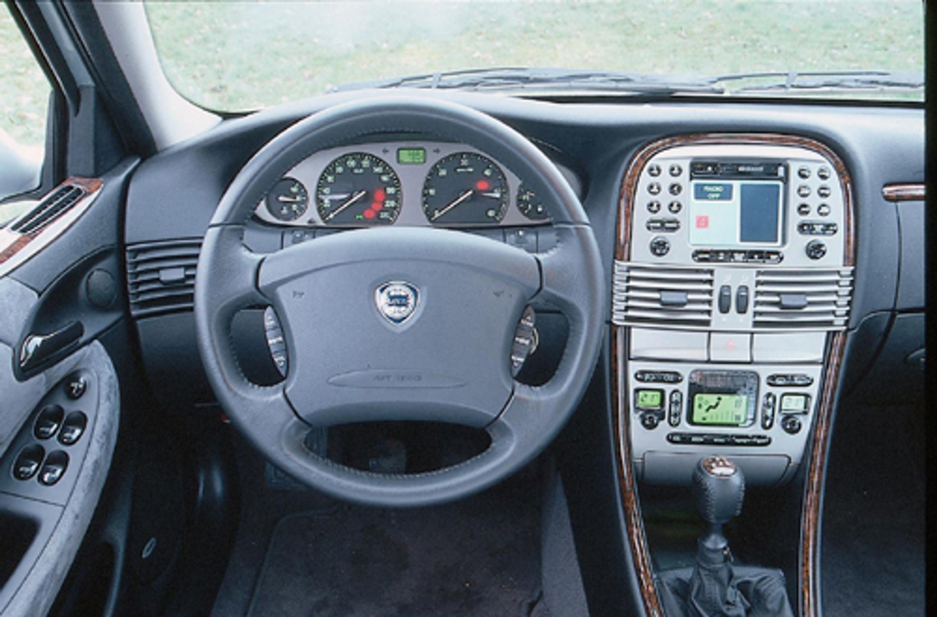 Lancia Lybra, Peugeot 406, Toyota Avensis i VW Passat - Który dalej i bezpieczniej zawiezie rodzinę?