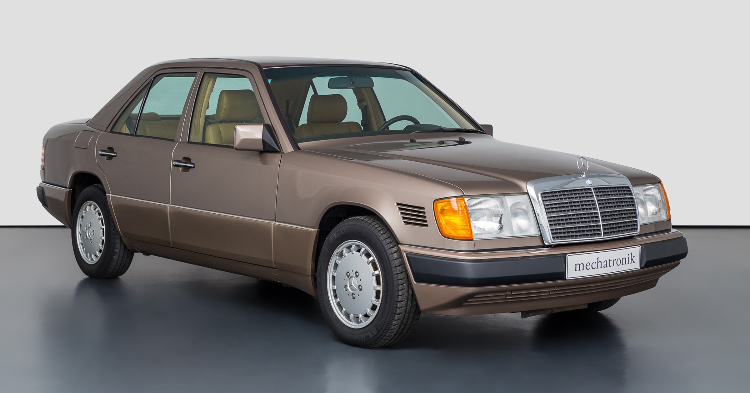 Mercedes 300 D z przebiegiem 384 km