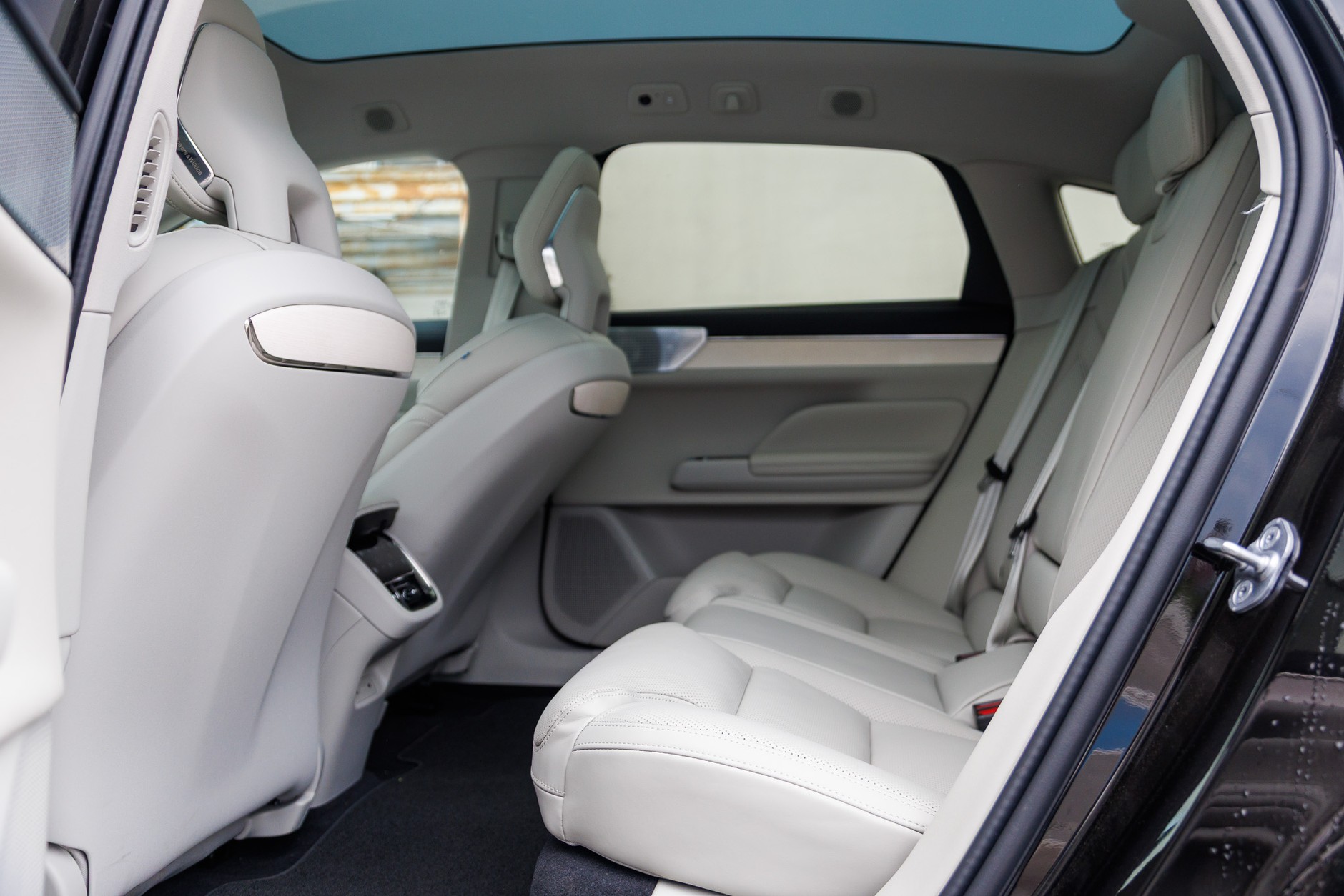 Volvo ES90