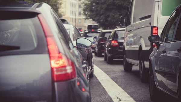 W Wielkiej Brytanii zaproponowano ograniczenie prędkości w miastach do 16 km na godz. Zdjęcie ilustracyjne