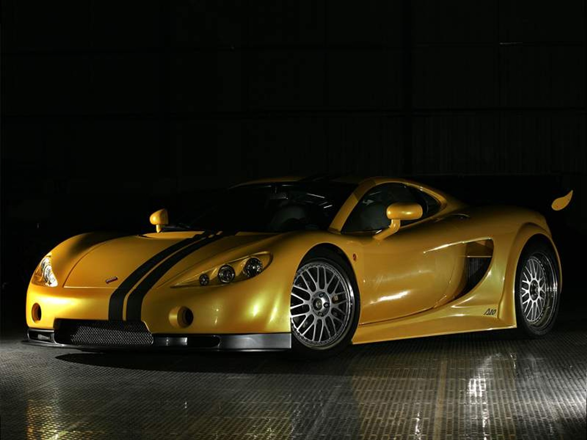 Ascari A10: brytyjska odpowiedź na Enzo FXX