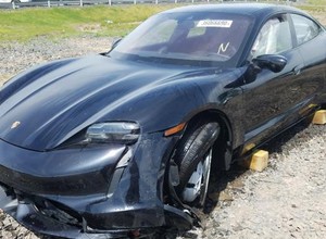 Porsche Taycan Turbo – czy warto kupić rozbity wrak?