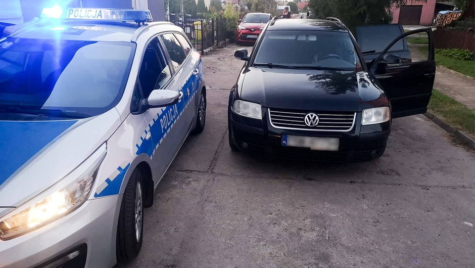 Policjanci z grupy Speed usiłowali zatrzymać kierowcę Passata. Przyspieszył i zaczął uciekać