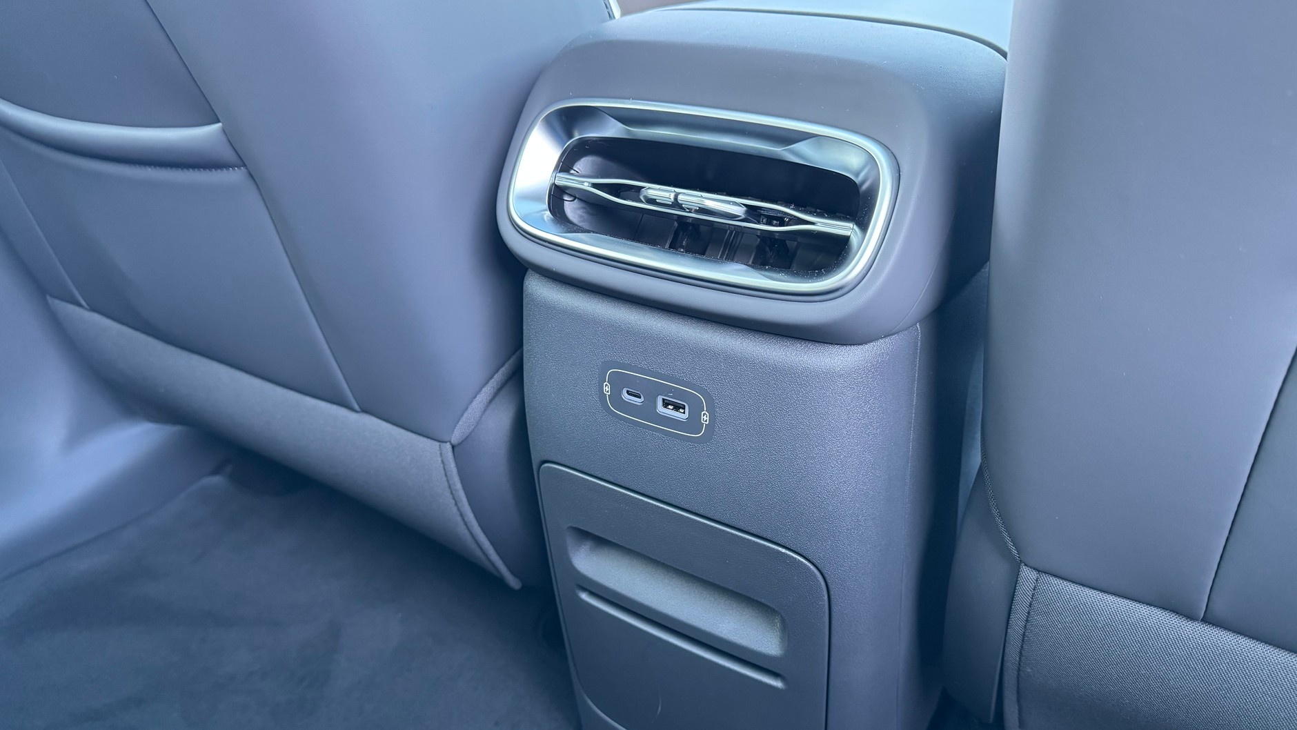 Leapmotor B10 Hybrid EV