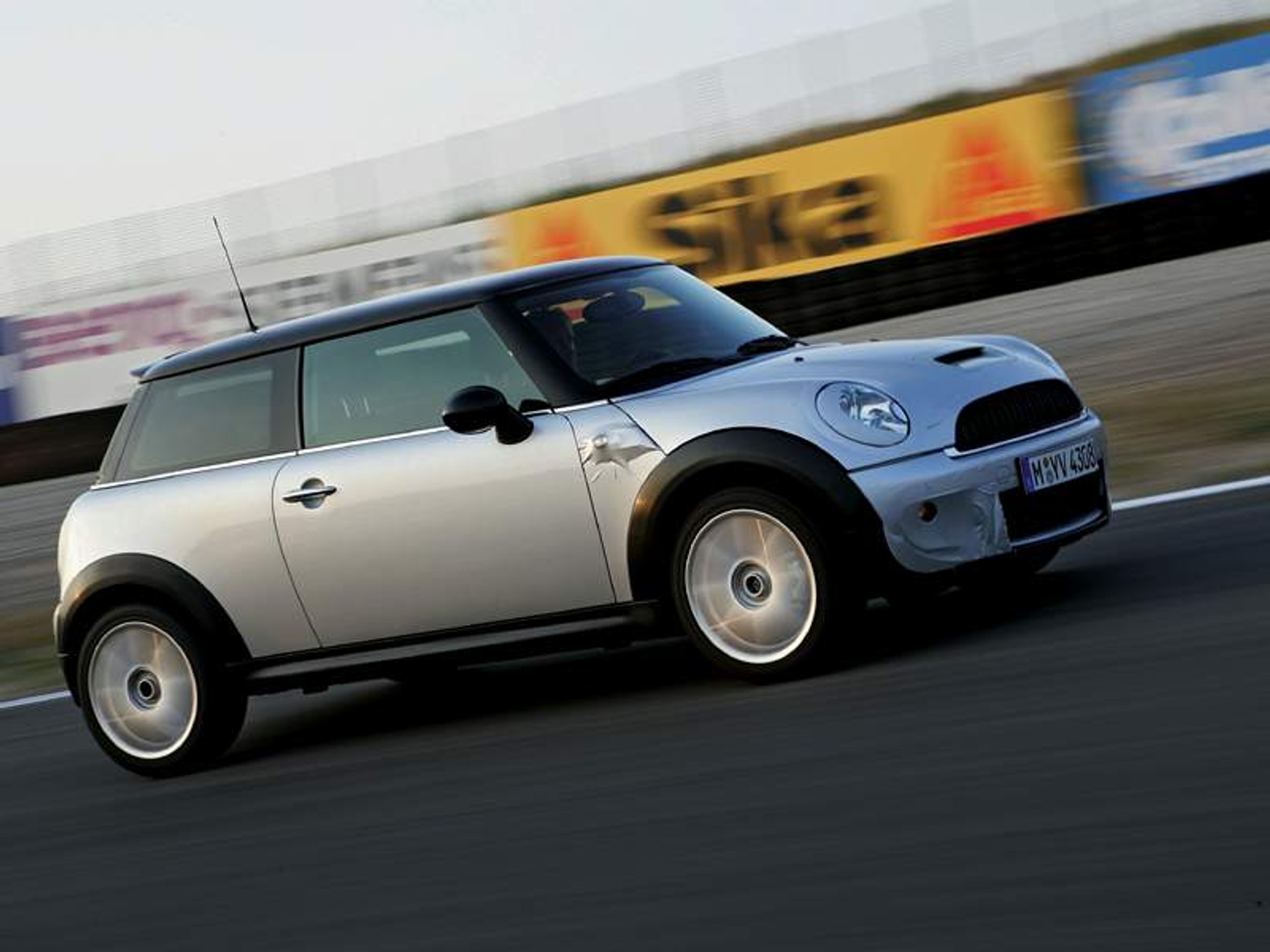 Przyjeżdża nowe Mini (pierwsze zdjęcia i informacje)