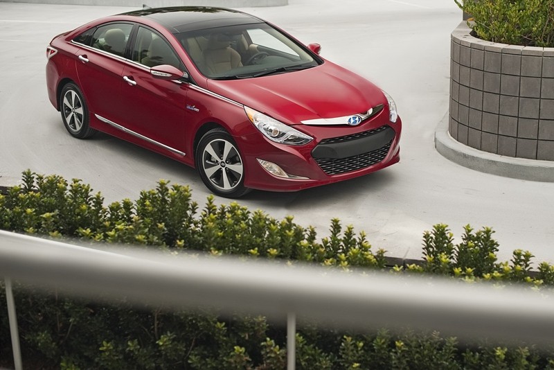 Hyundai i40 na Ciebie patrzy