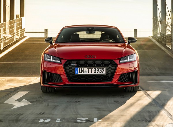Audi TT i TTS – stylowe i ostrzejsze